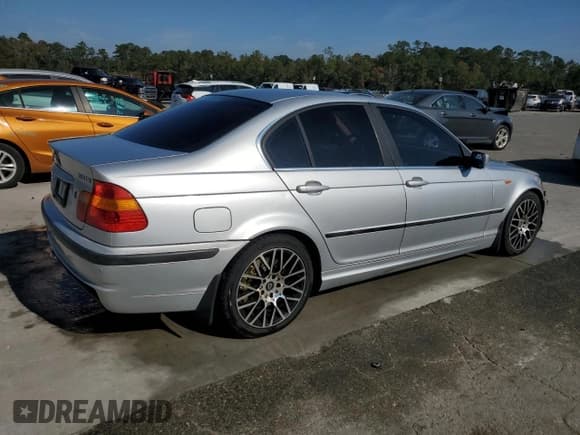 ✅ 2003 BMW 3 Series 330i • VIN: WBAEV53413KM25820 • Lot: 93453465. Wystawiony na Copart z przebiegiem Nie podano. Bezpłatny archiwum sprzedaży aukcyjnych z USA i szczegółowy raport historii pojazdu na DreamBid. Zdjęcie 3.