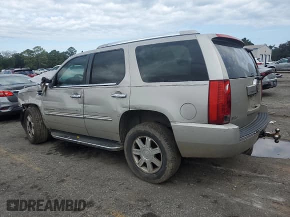 ✅ 2009 Cadillac Escalade • VIN: 1GYFC13289R153586 • Lot: 83839915. Listed on Copart with 261,662 mi. Free auction sales archive from the USA and detailed vehicle history report at DreamBid. Image 2.
