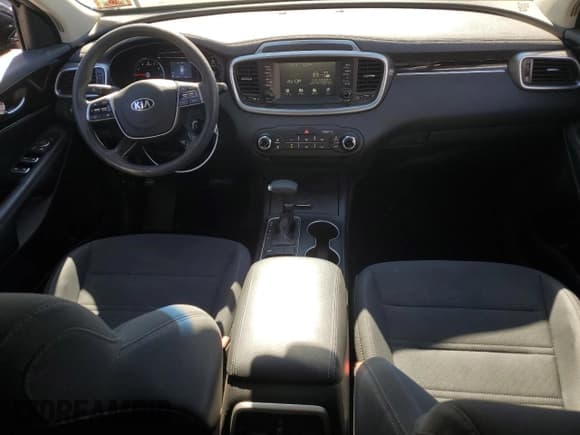 ✅ 2019 Kia Sorento L • VIN: 5XYPG4A3XKG511660 • Lot: 85664345. Listed on Copart with 50,275 mi. Free auction sales archive from the USA and detailed vehicle history report at DreamBid. Image 8.