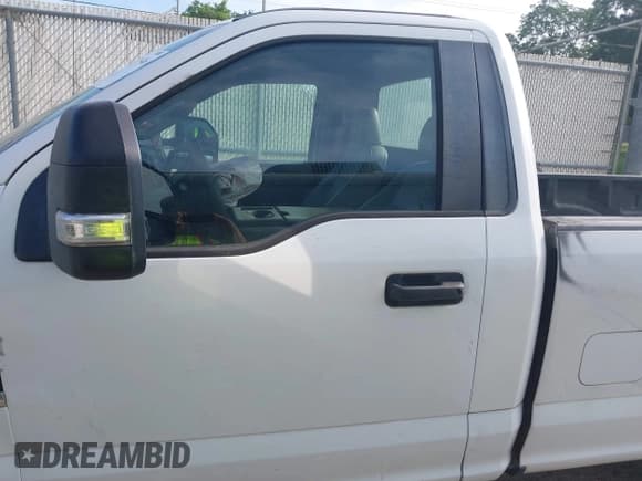 ✅ 2019 Ford F-250 XL • VIN: 1FTBF2A64KEC51700 • Lot: 42575546. Wystawiony na IAAI z przebiegiem 323 107 mil. Bezpłatny archiwum sprzedaży aukcyjnych z USA i szczegółowy raport historii pojazdu na DreamBid. Zdjęcie 15.