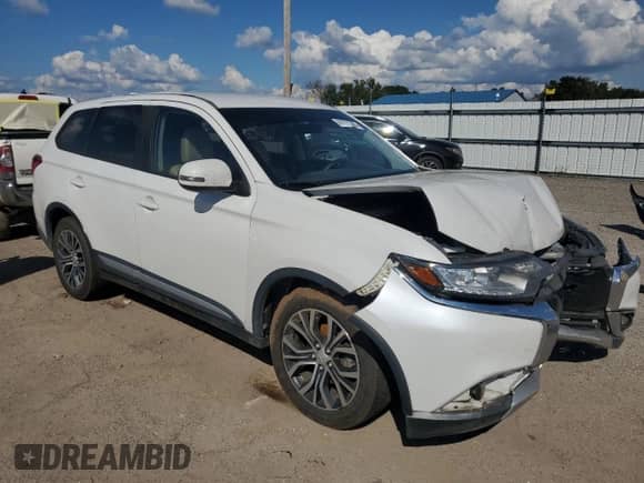2017 Mitsubishi Outlander SE with VIN JA4AD3A33HZ067048, listed as a Copart auction lot 84731385 with 135,427 mi miles and Salvage title. Bid and sale history available at DreamBid. Image 4.