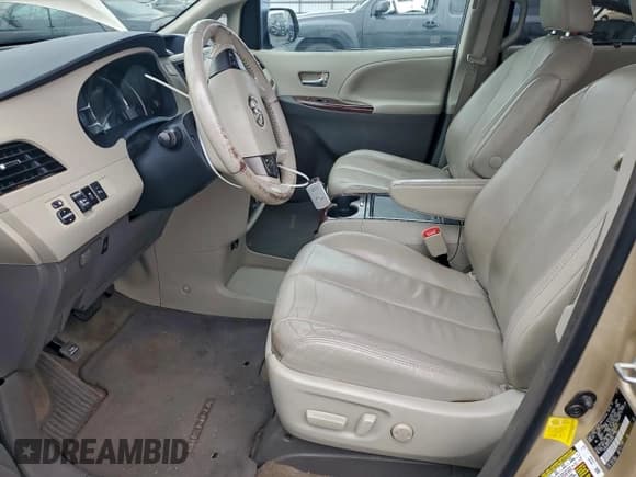 ✅ 2012 Toyota Sienna XLE • VIN: 5TDDK3DC7CS032642 • Lot: 96193415. Listed on Copart with 176,924 mi. Free auction sales archive from the USA and detailed vehicle history report at DreamBid. Image 7.