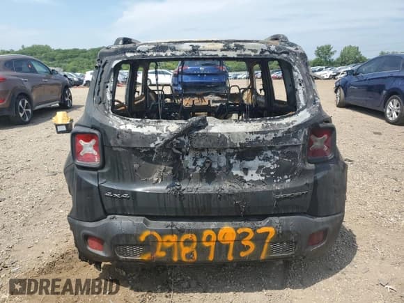 ✅ 2017 Jeep Renegade Sport • VIN: ZACCJBAB6HPE84395 • Lot: 64126685. Wystawiony na Copart z przebiegiem Nie podano. Bezpłatny archiwum sprzedaży aukcyjnych z USA i szczegółowy raport historii pojazdu na DreamBid. Zdjęcie 6.