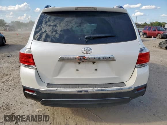 ✅ 2013 Toyota Highlander SE • VIN: 5TDZK3EH5DS135351 • Лот: 82290965. Опубликован ранее на Copart с пробегом 310 206 миль. Бесплатный доступ к архиву аукционных продаж из США и подробный отчёт об истории автомобиля на DreamBid. Изображение 6.