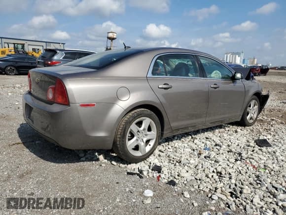 ✅ 2011 Chevrolet Malibu 1LS • VIN: 1G1ZB5E11BF125503 • Lot: 62777585. Wystawiony na Copart z przebiegiem 62 459 mil. Bezpłatny archiwum sprzedaży aukcyjnych z USA i szczegółowy raport historii pojazdu na DreamBid. Zdjęcie 3.