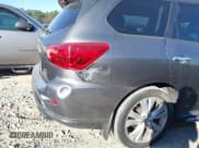 ✅ 2018 Nissan Pathfinder S • VIN: 5N1DR2MN6JC671225 • Lot: 43928021. Wystawiony na IAAI z przebiegiem 260 000 mil. Bezpłatny archiwum sprzedaży aukcyjnych z USA i szczegółowy raport historii pojazdu na DreamBid. Zdjęcie 6.