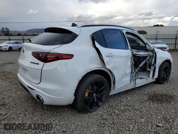 ✅ 2021 Alfa Romeo Stelvio Ti • VIN: ZASPAKBNXM7D11374 • Lot: 82537685. Wystawiony na Copart z przebiegiem 60 125 mil. Bezpłatny archiwum sprzedaży aukcyjnych z USA i szczegółowy raport historii pojazdu na DreamBid. Zdjęcie 3.