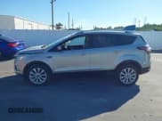 ✅ 2017 Ford Escape Titanium • VIN: 1FMCU0JD6HUD58495 • Lot: 43617499. Wystawiony na IAAI z przebiegiem 118 379 mil. Bezpłatny archiwum sprzedaży aukcyjnych z USA i szczegółowy raport historii pojazdu na DreamBid. Zdjęcie 14.