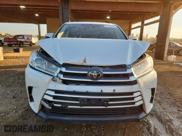 ✅ 2018 Toyota Highlander LE Plus • VIN: 5TDZZRFH7JS244662 • Lot: 91729435. Wystawiony na Copart z przebiegiem 166 221 mil. Bezpłatny archiwum sprzedaży aukcyjnych z USA i szczegółowy raport historii pojazdu na DreamBid. Zdjęcie 5.