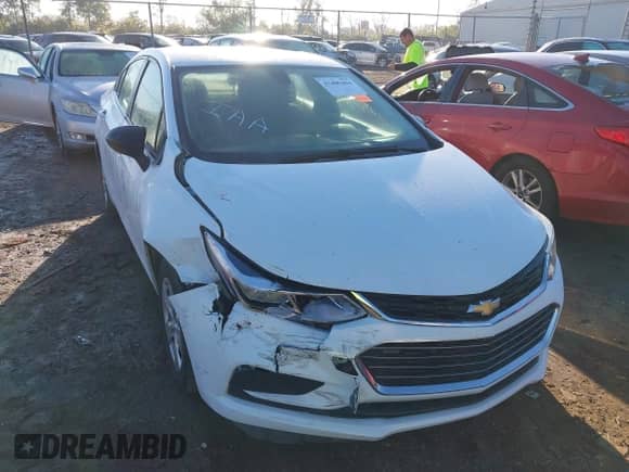 2018 Chevrolet Cruze LS с VIN 1G1BC5SM0J7167876, выставлен на аукционе IAAI как лот 43409404 с пробегом 108 875 миль миль и . История ставок и продаж доступна на DreamBid. Изображение 6.