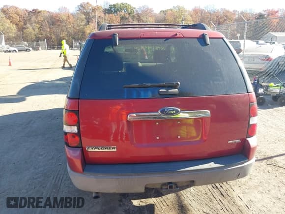 ✅ 2006 Ford Explorer XLS • VIN: 1FMEU72E56UA25727 • Lot: 40819312. Wystawiony na IAAI z przebiegiem 199 740 mil. Bezpłatny archiwum sprzedaży aukcyjnych z USA i szczegółowy raport historii pojazdu na DreamBid. Zdjęcie 17.