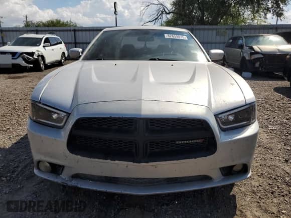 ✅ 2012 Dodge Charger SE • VIN: 2C3CDXBG6CH202916 • Lot: 82659015. Wystawiony na Copart z przebiegiem 236 826 mil. Bezpłatny archiwum sprzedaży aukcyjnych z USA i szczegółowy raport historii pojazdu na DreamBid. Zdjęcie 5.