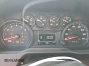 ✅ 2025 Chevrolet Silverado 2500HD Custom • VIN: 2GC4KME70S1200098 • Lot: 80285845. Wystawiony na Copart z przebiegiem 1 202 mil. Bezpłatny archiwum sprzedaży aukcyjnych z USA i szczegółowy raport historii pojazdu na DreamBid. Zdjęcie 9.