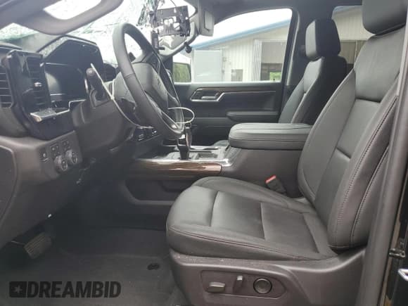 ✅ 2024 Chevrolet Silverado 1500 LT Trail Boss • VIN: 3GCUDFEL8RG262160 • Lot: 64644755. Wystawiony na Copart z przebiegiem 9 866 mil. Bezpłatny archiwum sprzedaży aukcyjnych z USA i szczegółowy raport historii pojazdu na DreamBid. Zdjęcie 7.