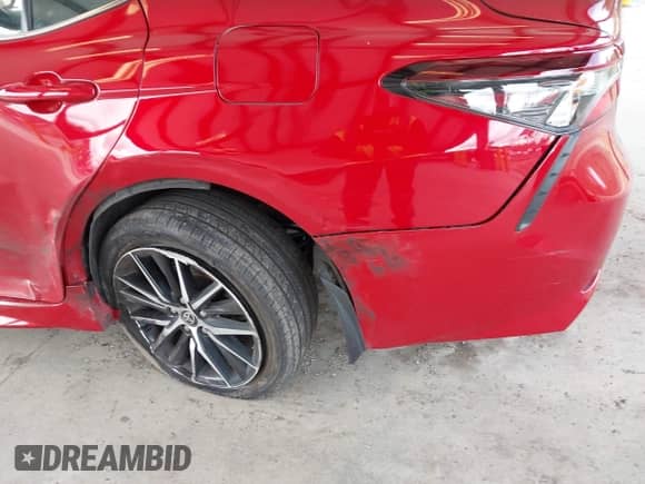 2022 Toyota Camry SE z VIN 4T1T11AK2NU014820, wystawiony jako IAAI lot #43348665 z przebiegiem 91 916 mil mil oraz . Historia ofert i sprzedaży dostępna na DreamBid. Obrazek 6.