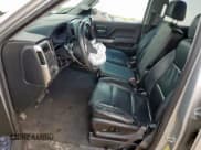 ✅ 2018 Chevrolet Silverado 1500 LT • VIN: 3GCPCREC7JG596184 • Lot: 61713105. Wystawiony na Copart z przebiegiem 72 080 mil. Bezpłatny archiwum sprzedaży aukcyjnych z USA i szczegółowy raport historii pojazdu na DreamBid. Zdjęcie 7.