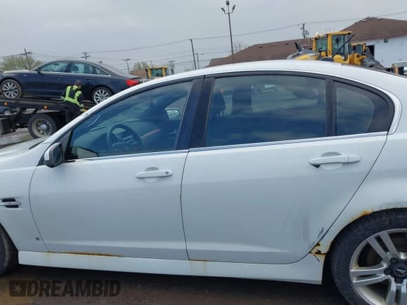 ✅ 2008 Pontiac G8 • VIN: 6G2ER57738L122199 • Lot: 42176140. Wystawiony na IAAI z przebiegiem 183 558 mil. Bezpłatny archiwum sprzedaży aukcyjnych z USA i szczegółowy raport historii pojazdu na DreamBid. Zdjęcie 14.