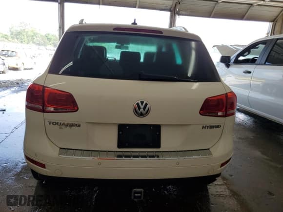 ✅ 2011 Volkswagen Touareg • VIN: WVGFG9BP1BD005350 • Лот: 58558055. Опубликован ранее на Copart с пробегом 137 982 миль. Бесплатный доступ к архиву аукционных продаж из США и подробный отчёт об истории автомобиля на DreamBid. Изображение 6.