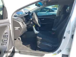 2017 Hyundai Elantra z VIN KMHD35LHXHU366880, wystawiony jako IAAI lot #43303369 z przebiegiem 144 742 mil mil oraz . Historia ofert i sprzedaży dostępna na DreamBid. Obrazek 5.