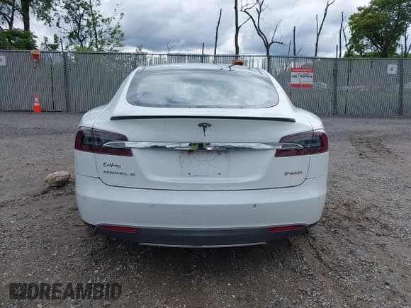 ✅ 2015 Tesla Model S 85D • VIN: 5YJSA1H41FF082379 • Lot: 42321001. Listed on IAAI with 109,465 mi. Free auction sales archive from the USA and detailed vehicle history report at DreamBid. Image 17.