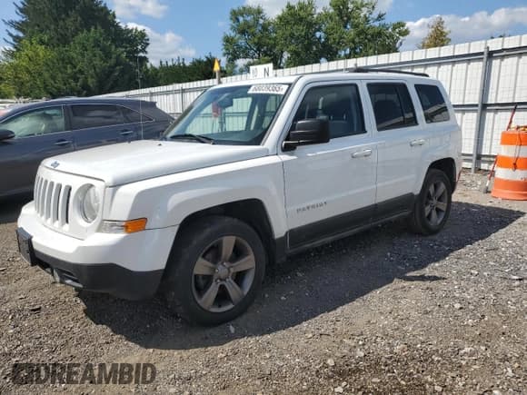 ✅ 2015 Jeep Patriot Latitude • VIN: 1C4NJPFA5FD430362 • Lot: 68039365. Wystawiony na Copart z przebiegiem 111 113 mil. Bezpłatny archiwum sprzedaży aukcyjnych z USA i szczegółowy raport historii pojazdu na DreamBid. Zdjęcie 1.