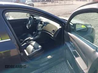 2014 Chevrolet Cruze LTZ z VIN 1G1PG5SB0E7257611, wystawiony jako IAAI lot #43106073 z przebiegiem 152 454 mil mil oraz . Historia ofert i sprzedaży dostępna na DreamBid. Obrazek 5.