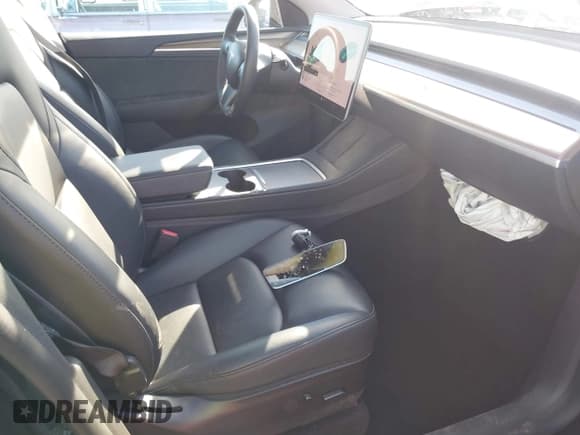 ✅ 2022 Tesla Model Y Long Range • VIN: 7SAYGAEE0NF538282 • Lot: 40826070. Wystawiony na IAAI z przebiegiem 35 231 mil. Bezpłatny archiwum sprzedaży aukcyjnych z USA i szczegółowy raport historii pojazdu na DreamBid. Zdjęcie 5.