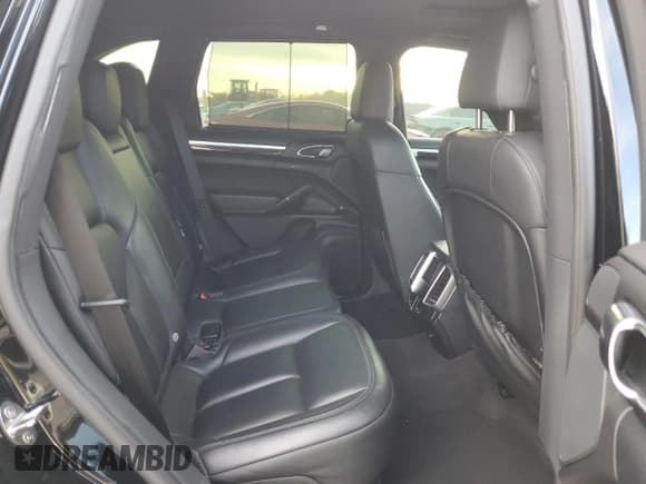 ✅ 2016 Porsche Cayenne • VIN: WP1AA2A23GKA13013 • Lot: 92613845. Wystawiony na Copart z przebiegiem 117 238 mil. Bezpłatny archiwum sprzedaży aukcyjnych z USA i szczegółowy raport historii pojazdu na DreamBid. Zdjęcie 11.