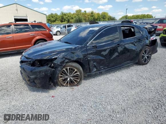 2019 Toyota Camry LE z VIN 4T1B11HK7KU741576, wystawiony jako Copart lot #71667015 z przebiegiem 101 333 mil mil oraz Szkoda całkowita • Salvage title. Historia ofert i sprzedaży dostępna na DreamBid. Obrazek 1.