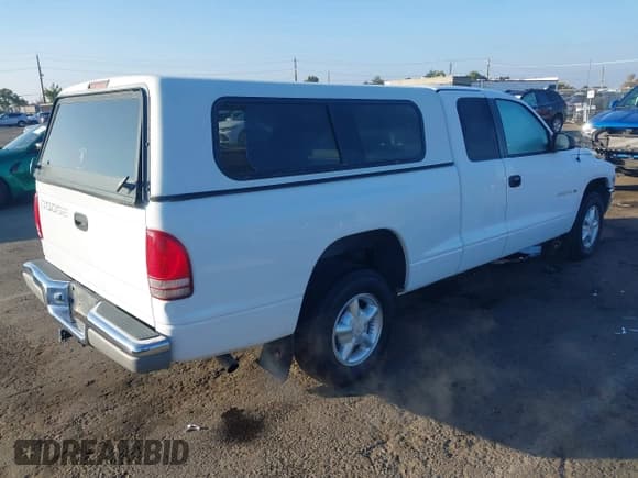 ✅ 1998 Dodge Dakota SLT • VIN: 1B7GL22X2WS563740 • Лот: 43560961. Опубликован ранее на IAAI с пробегом 135 459 миль. Бесплатный доступ к архиву аукционных продаж из США и подробный отчёт об истории автомобиля на DreamBid. Изображение 4.