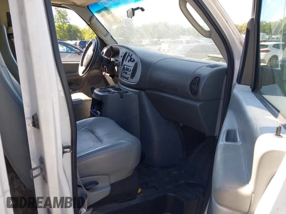 ✅ 2005 Ford Econoline Cargo • VIN: 1FTRE14W85HA52580 • Lot: 43082316. Listed on IAAI with 188,115 mi. Free auction sales archive from the USA and detailed vehicle history report at DreamBid. Image 5.