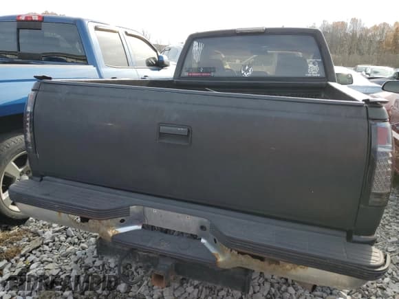 ✅ 1996 Chevrolet Silverado 1500 • VIN: 1GCEK14R0TZ215568 • Лот: 92440775. Опубликован ранее на Copart с пробегом 206 842 миль. Бесплатный доступ к архиву аукционных продаж из США и подробный отчёт об истории автомобиля на DreamBid. Изображение 10.