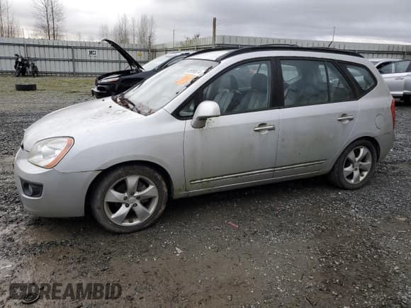 ✅ 2008 Kia Rondo EX • VIN: KNAFG526987177618 • Лот: 86990674. Опубликован ранее на Copart с пробегом 129 712 миль. Бесплатный доступ к архиву аукционных продаж из США и подробный отчёт об истории автомобиля на DreamBid. Изображение 1.