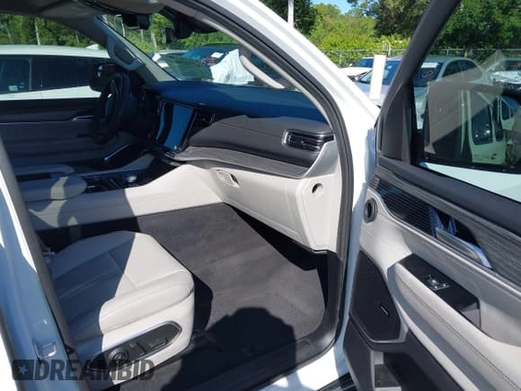 ✅ 2024 Jeep Wagoneer Series III • VIN: 1C4SJSDP6RS110450 • Lot: 43545866. Listed on IAAI with 146,636 mi. Free auction sales archive from the USA and detailed vehicle history report at DreamBid. Image 5.