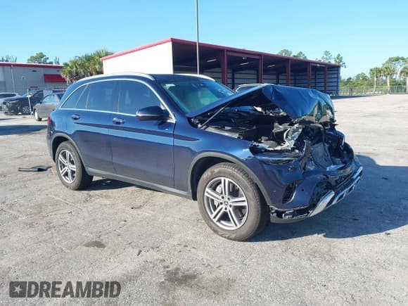 ✅ 2022 Mercedes-Benz GLC 300 • VIN: W1N0G8DB7NG036782 • Lot: 43504489. Listed on IAAI with 25,626 mi. Free auction sales archive from the USA and detailed vehicle history report at DreamBid. Image 1.
