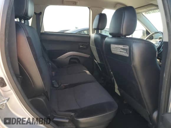 2011 Mitsubishi Outlander SE with VIN JA4AS3AW2BU023207, listed as a Copart auction lot 82750105 with 180,445 mi miles and Salvage title. Bid and sale history available at DreamBid. Image 11.