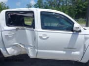 ✅ 2015 Toyota Tacoma PreRunner • VIN: 5TFKU4HN9FX006805 • Lot: 42283766. Wystawiony na IAAI z przebiegiem 132 367 mil. Bezpłatny archiwum sprzedaży aukcyjnych z USA i szczegółowy raport historii pojazdu na DreamBid. Zdjęcie 13.