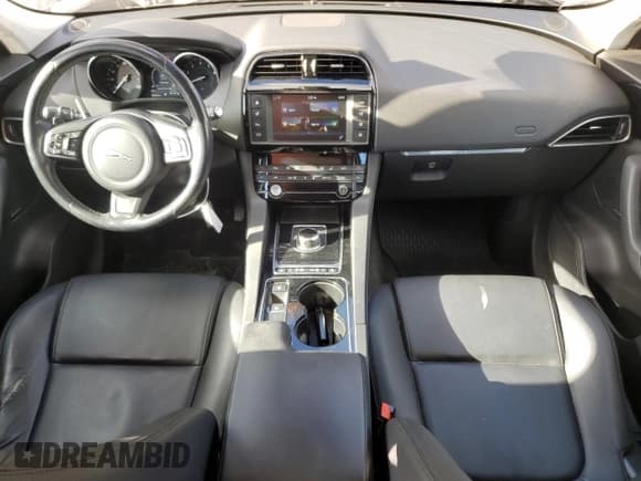 ✅ 2017 Jaguar F-Pace 35t Premium • VIN: SADCJ2BV9HA095134 • Lot: 86145205. Wystawiony na Copart z przebiegiem 95 636 mil. Bezpłatny archiwum sprzedaży aukcyjnych z USA i szczegółowy raport historii pojazdu na DreamBid. Zdjęcie 8.