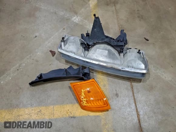 ✅ 2004 Saturn VUE V6 • VIN: 5GZCZ53424S821723 • Lot: 94527805. Wystawiony na Copart z przebiegiem 148 714 mil. Bezpłatny archiwum sprzedaży aukcyjnych z USA i szczegółowy raport historii pojazdu na DreamBid. Zdjęcie 13.