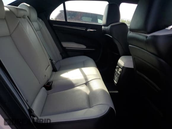 ✅ 2021 Chrysler 300 S • VIN: 2C3CCABT0MH512008 • Лот: 57463345. Опубликован ранее на Copart с пробегом 49 726 миль. Бесплатный доступ к архиву аукционных продаж из США и подробный отчёт об истории автомобиля на DreamBid. Изображение 10.