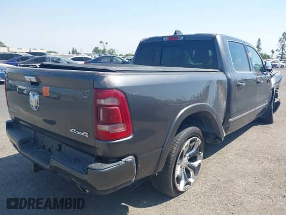 2020 Ram 1500 Limited z VIN 1C6SRFPT1LN419488, wystawiony jako IAAI lot #41847838 z przebiegiem 39 836 mil mil oraz . Historia ofert i sprzedaży dostępna na DreamBid. Obrazek 4.