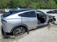 ✅ 2021 Ford Mustang Mach-E Select • VIN: 3FMTK1RM6MMA35126 • Lot: 61196625. Wystawiony na Copart z przebiegiem Nie podano. Bezpłatny archiwum sprzedaży aukcyjnych z USA i szczegółowy raport historii pojazdu na DreamBid. Zdjęcie 3.