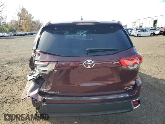 ✅ 2018 Toyota Highlander Limited Platinum • VIN: 5TDDZRFH3JS835596 • Lot: 90018335. Wystawiony na Copart z przebiegiem 104 900 mil. Bezpłatny archiwum sprzedaży aukcyjnych z USA i szczegółowy raport historii pojazdu na DreamBid. Zdjęcie 6.