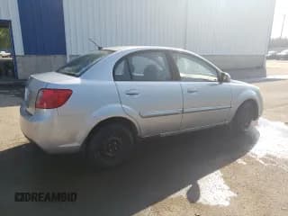 ✅ 2011 Kia Rio • VIN: KNADH4B32B6915275 • Lot: 71546484. Wystawiony na Copart z przebiegiem 297 998 mil. Bezpłatny archiwum sprzedaży aukcyjnych z USA i szczegółowy raport historii pojazdu na DreamBid. Zdjęcie 3.