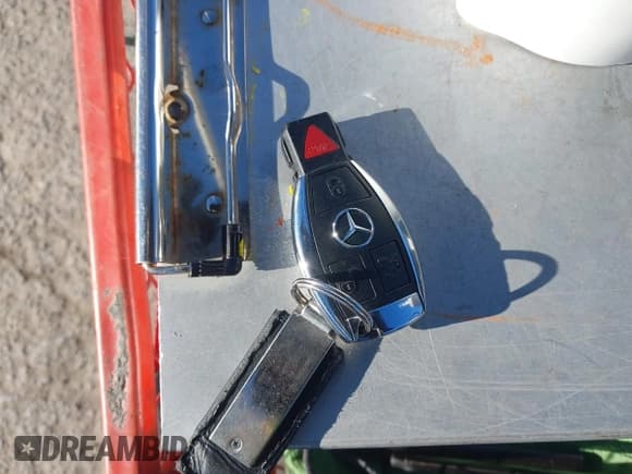 ✅ 2019 Mercedes-Benz GLC 300 • VIN: WDC0G4KB7KF569309 • Lot: 43786735. Wystawiony na IAAI z przebiegiem 175 695 mil. Bezpłatny archiwum sprzedaży aukcyjnych z USA i szczegółowy raport historii pojazdu na DreamBid. Zdjęcie 11.