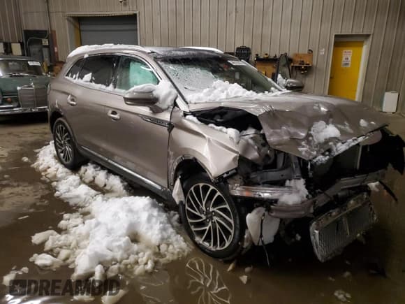 ✅ 2020 Lincoln Nautilus Reserve • VIN: 2LMPJ8K96LBL25616 • Lot: 44216093. Wystawiony na Copart z przebiegiem 15 511 mil. Bezpłatny archiwum sprzedaży aukcyjnych z USA i szczegółowy raport historii pojazdu na DreamBid. Zdjęcie 4.