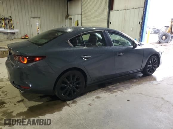 ✅ 2024 Mazda 3 S Carbon Edition • VIN: 3MZBPBCM7RM411465 • Лот: 90911125. Опубликован ранее на Copart с пробегом 44 366 миль. Бесплатный доступ к архиву аукционных продаж из США и подробный отчёт об истории автомобиля на DreamBid. Изображение 3.