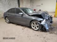 ✅ 2015 BMW 3 Series 328i xDrive • VIN: WBA3B5G51FNS14221 • Lot: 56482665. Wystawiony na Copart z przebiegiem 106 269 mil. Bezpłatny archiwum sprzedaży aukcyjnych z USA i szczegółowy raport historii pojazdu na DreamBid. Zdjęcie 4.