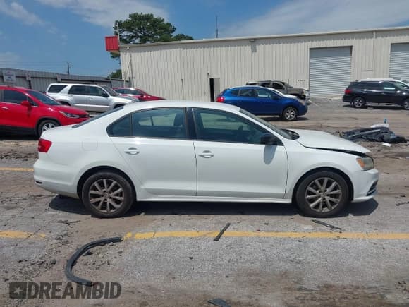 ✅ 2015 Volkswagen Jetta SE • VIN: 3VWD17AJ3FM354676 • Lot: 42324721. Listed on IAAI with 122,763 mi. Free auction sales archive from the USA and detailed vehicle history report at DreamBid. Image 13.