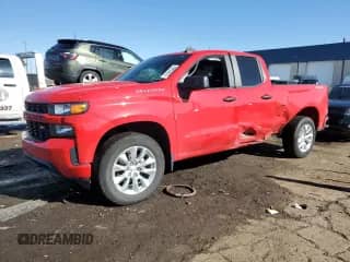 2019 Chevrolet Silverado 1500 Custom z VIN 1GCRYBEH5KZ312341, wystawiony jako Copart lot #49052825 z przebiegiem 33 710 mil mil oraz Czysty tytuł • Clean title. Historia ofert i sprzedaży dostępna na DreamBid. Obrazek 1.